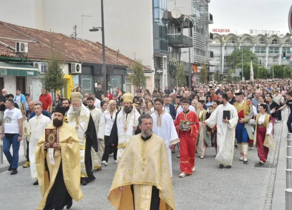 (FOTO/VIDEO) Markovdanska litija u Podgorici okupila veliki broj vjernika