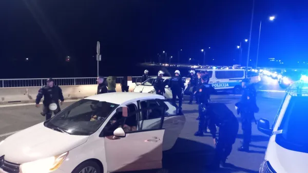 (FOTO) "Varvari" sa sjevera vraćeni za Podgoricu, oduzeti predmeti pogodni za napad