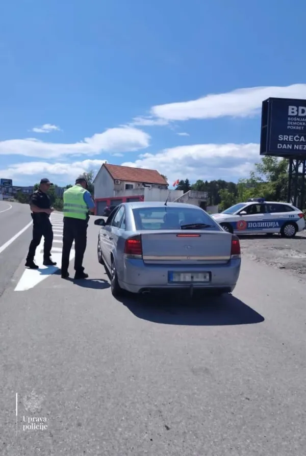 (FOTO) UP: Pojačane kontrole na svim putevima zbog očekivane visoke frekvencije saobraćaja