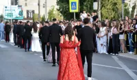 (FOTO) Maturski defile učenika Srednje mje&scaron;ovite &scaron;kole "25. maj"