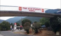UP: Fotografije spornih transparenata i grafita su digitalni falsifikati