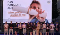 (FOTO/VIDEO) "Dan najboljih" na Trgu nezavisnosti: Grad nagradio najbolje polumaturante