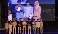 (FOTO/VIDEO) "Dan najboljih" na Trgu nezavisnosti: Grad nagradio najbolje polumaturante