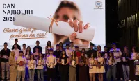 (FOTO/VIDEO) "Dan najboljih" na Trgu nezavisnosti: Grad nagradio najbolje polumaturante