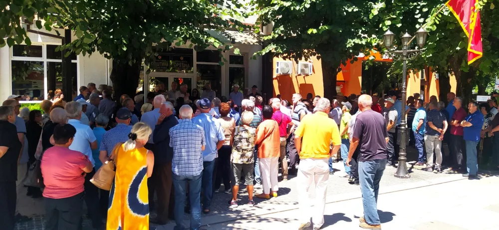 protest penzionera