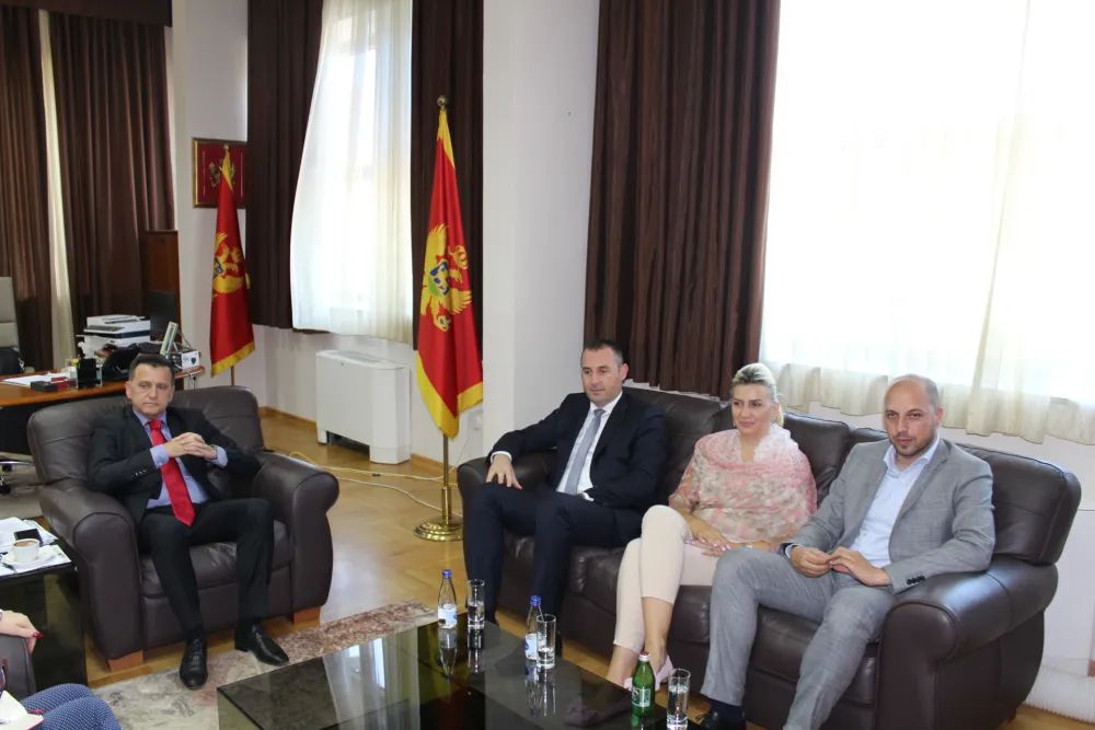 Ministri: Vakcinacija djece preventivna mjera u cilju suzbijanja epidemije