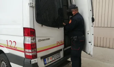 Uhap&scaron;eni osumnjičeni: Podgoričanin bio primoran da uđe u vozilo, ukraden novac