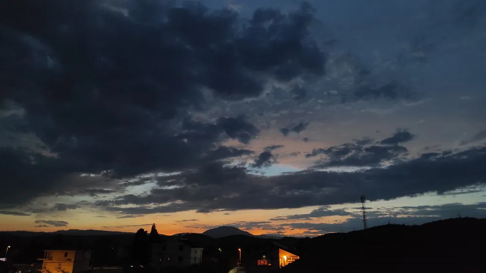 Sjutra umjereno oblačno, do 25 stepeni
