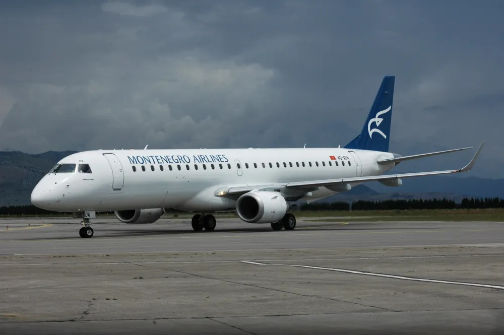 MA avion, Montenegro erlajns, Montenegro airlines, avion
