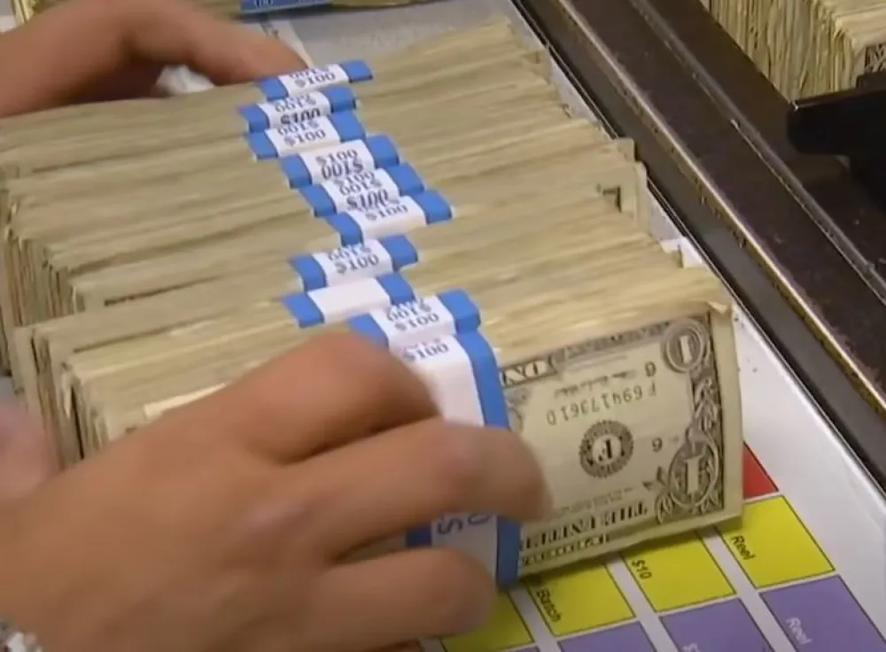 Dolar se oporavio, euro pao