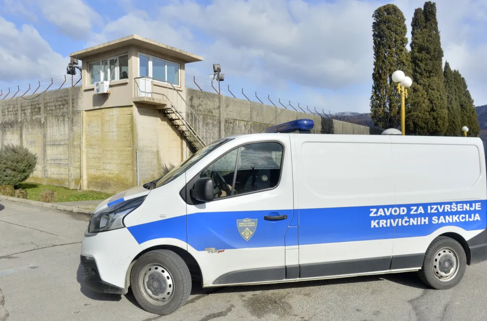 Kod "kavčana" jutros u zidu zatvorske sobe pronađen jo&scaron; jedan telefon