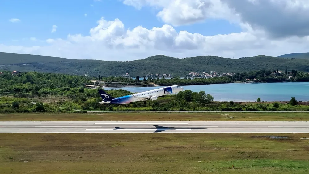 Avion Er Montenegra