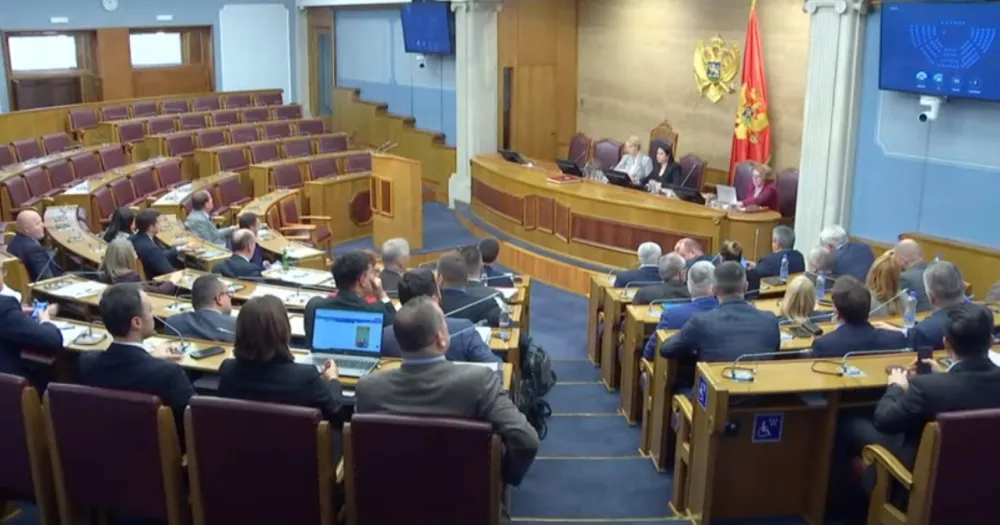 (VIDEO) Poslanici zavr&scaron;ili raspravu o Predlogu zakona o državnim i drugim praznicima