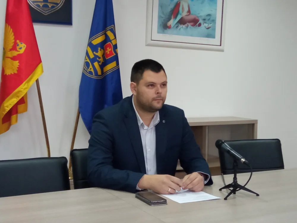 Kovačević: Fejziću prihvatljivi napadi na srpsku djecu; Fejzić: Slabo mu ide zamjena teza