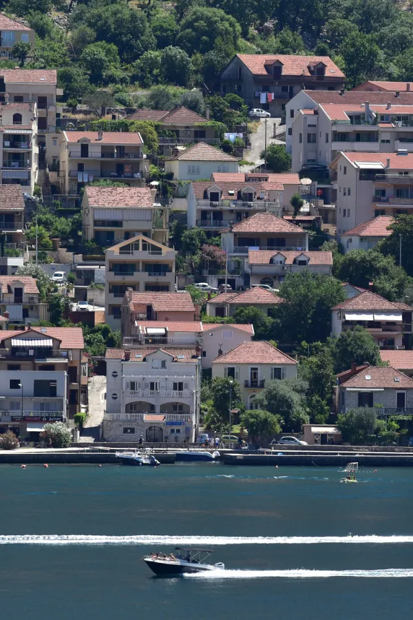 Turizam, turizam 2022, turizam2022, boka kotorska, prcanj, turisti, more, ljeto 2022, ljeto2022, sunce, vrucina