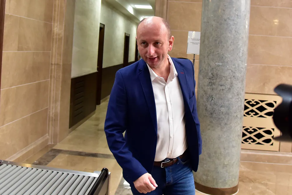 Knežević: Adžić da preispita uslove zabrane ulaska Božoviću