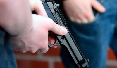 priveden zbog pistolja