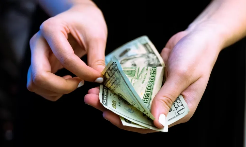 Dolar oslabio prema korpi valuta