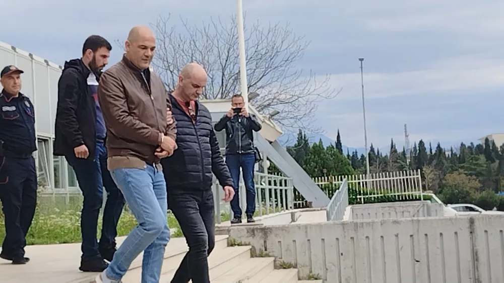 Milo Božović potpisao isplatu plata zaposlenim u Op&scaron;tini Budva