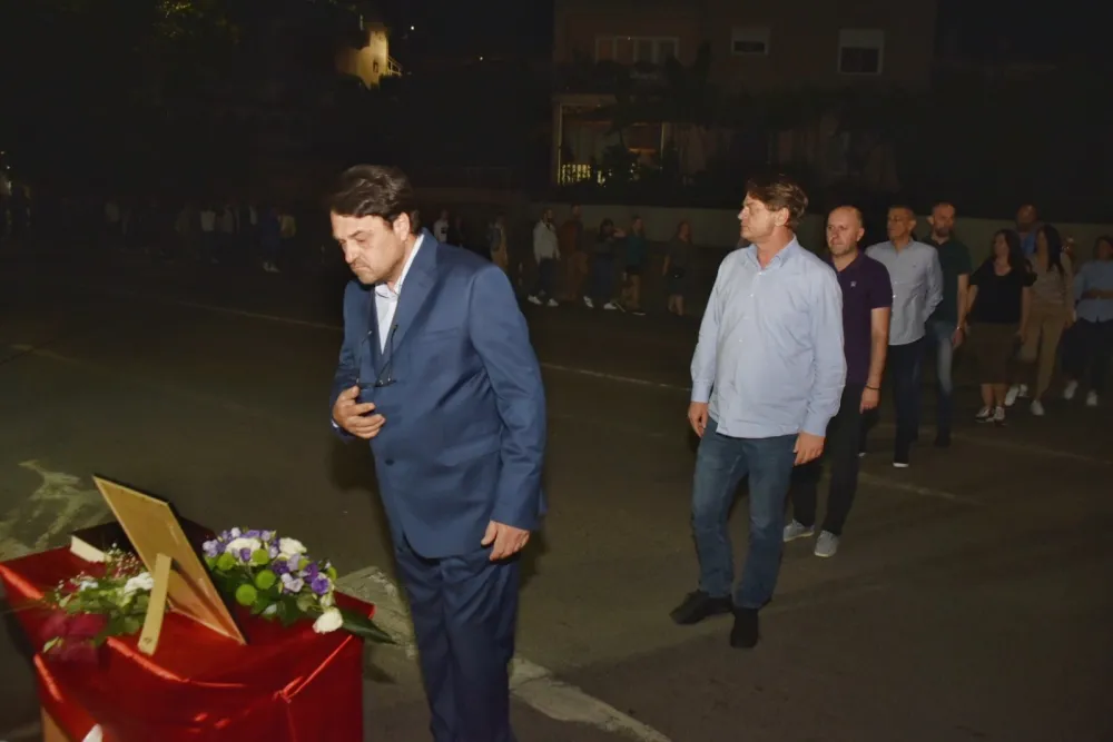 Zaposleni i građani odali počast Du&scaron;ku Jovanoviću