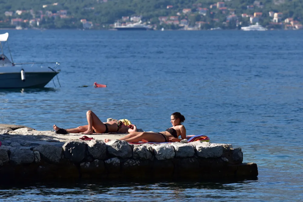 Turizam, turizam 2022, turizam2022, boka kotorska, prcanj, turisti, more, ljeto 2022, ljeto2022, sunce, vrucina