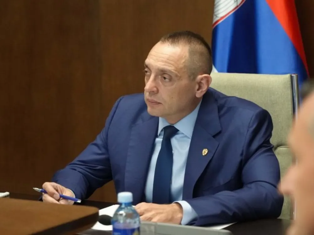 Александар Вулин