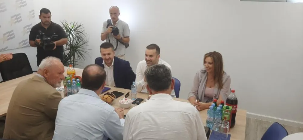 Počeli pregovori PES-a i Albanske alternative