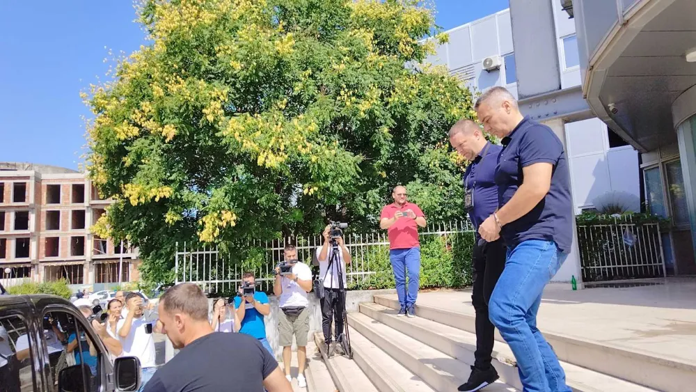 SDT tereti Veljovića da je Mrkiću javio da će mu biti pretresena kuća