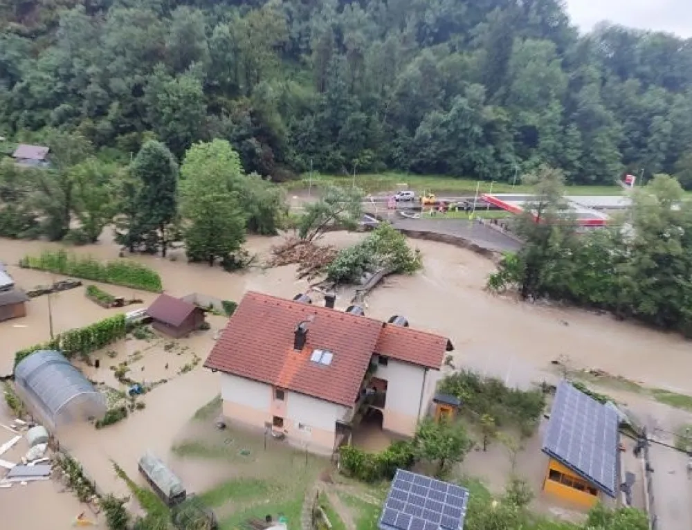 (FOTO) Bujica u Sloveniji sravnila kuću sa zemljom