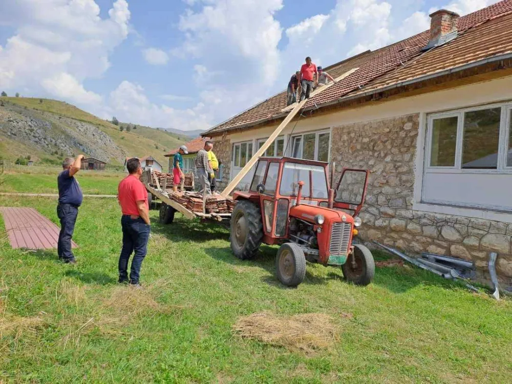 Sloga gradi novi krov &scaron;kole u Su&scaron;ici