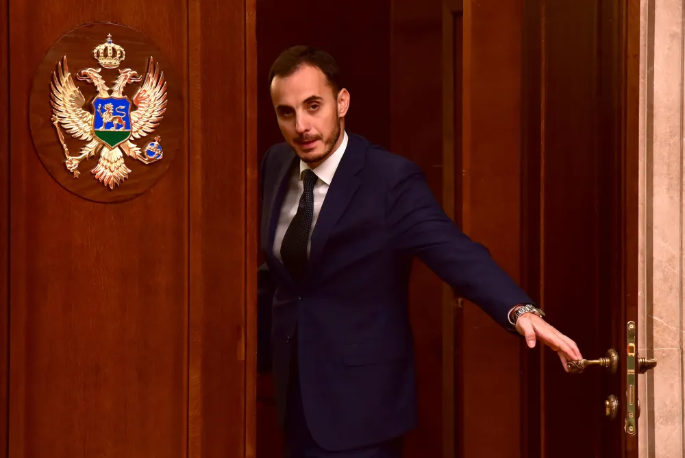 Konatar: Novoj vladi ostavljena puna kasa