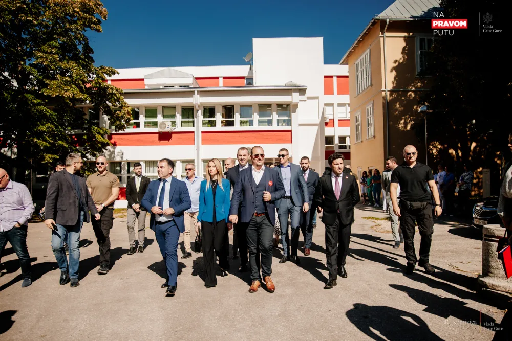 (FOTO) Zavr&scaron;ena rekonstrukcija krova i fasade u Domu zdravlja Cetinje