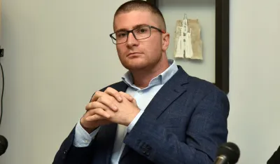 Uživanje u okovima pjesme i kratke priče