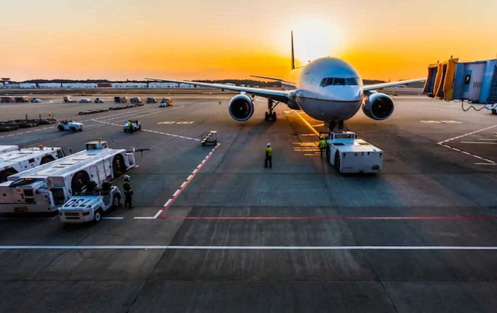 Boing 757 skliznuo sa piste tokom prinudnog slijetanja