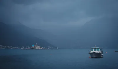 boka kotorska ki&scaron;a oblaci barka