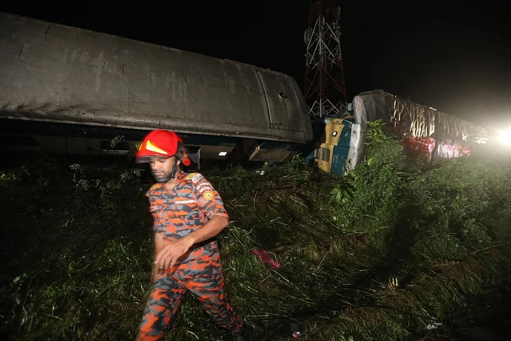 Banglade&scaron;, sudar vozova