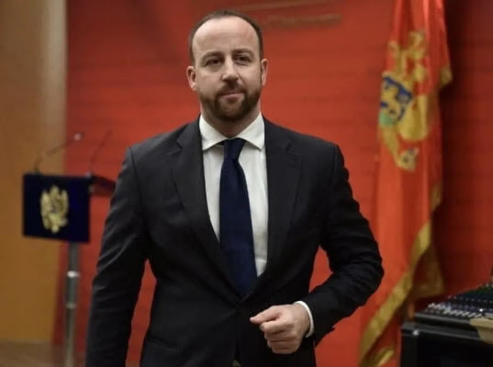 Nikolić: Niko ne &scaron;titi građane od kupovine ljudskih du&scaron;a pred popis