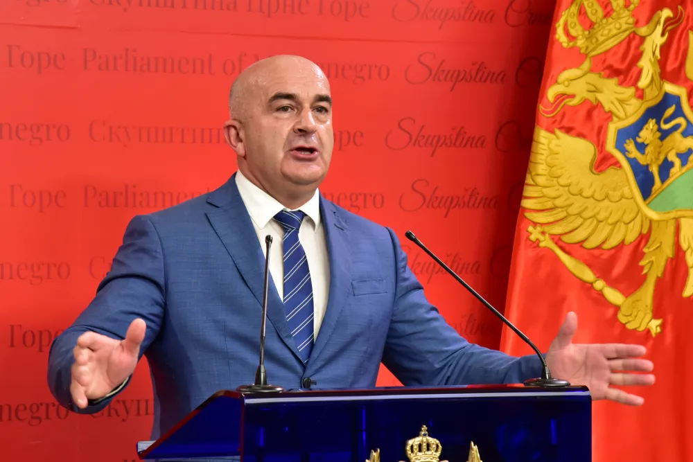 Joković: Raspisan javni poziv za 13 op&scaron;tina na osnovu kojeg će dobiti po snjegočistača