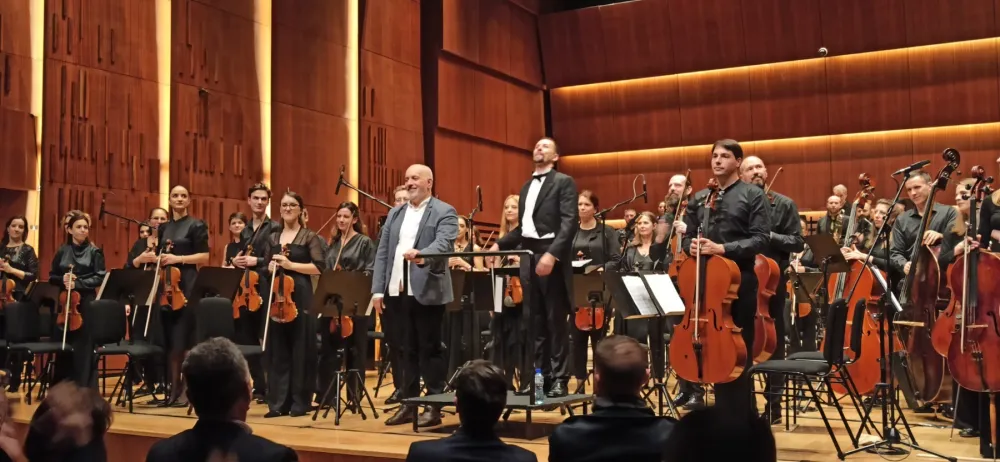 Senad Gačević sa Crnogorskim simfonijskim orkestrom, pred publikom u Muzičkom centru 