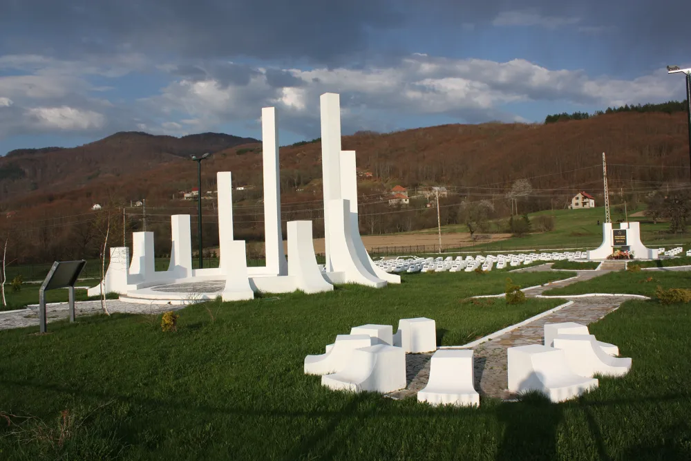 Partizansko spomien groblje Breza u_Kola&scaron;inu
