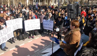 Са једног од ранијих протеста мајки којима је власт укинула стечено право