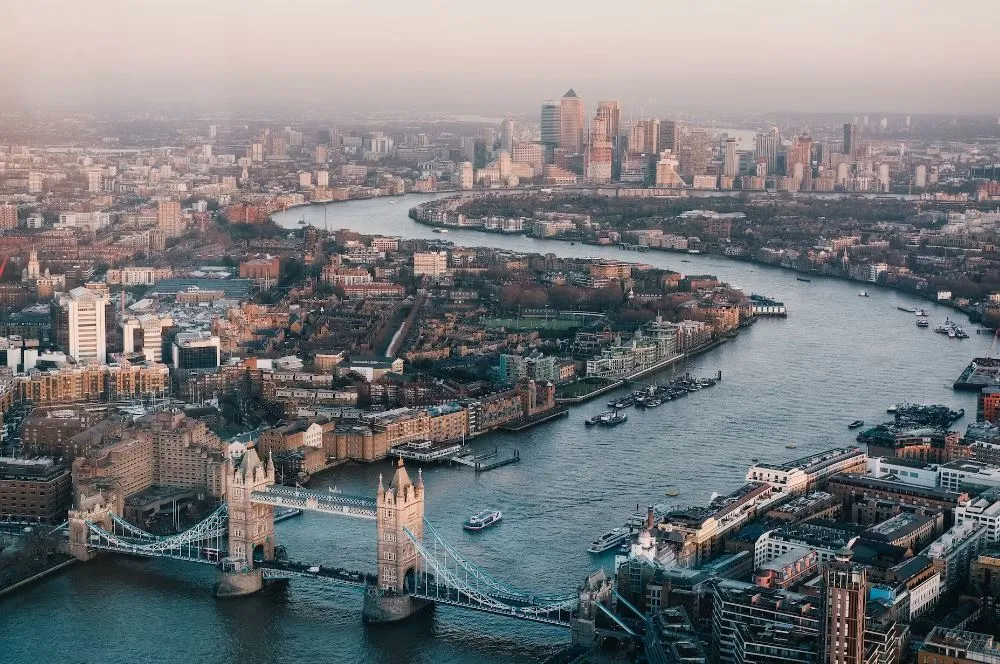 FOTO: Benjamin Davies<br>Available for hire - London, ilustracija