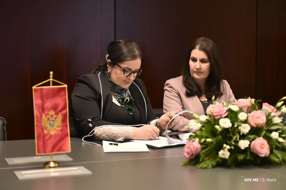 FOTO: Ministarstvo - potpisivanje memoranduma