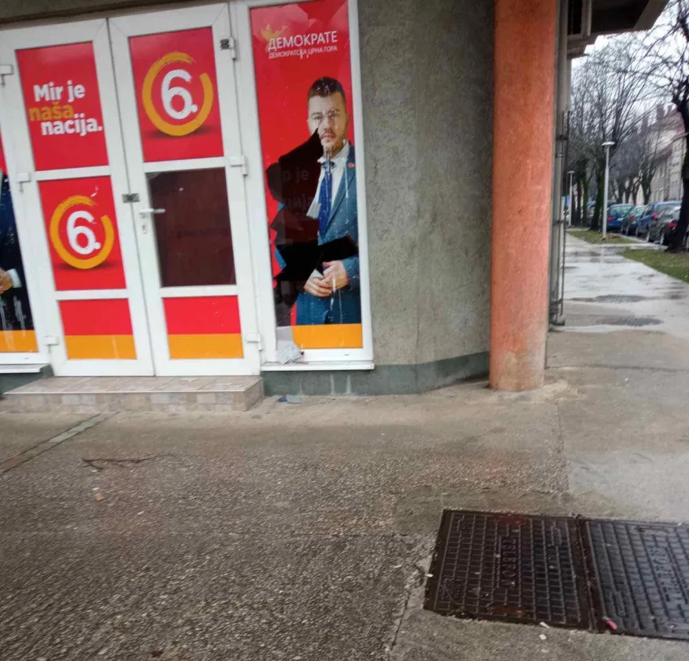 O&scaron;tećene kancelarije Demokrata u Nik&scaron;iću