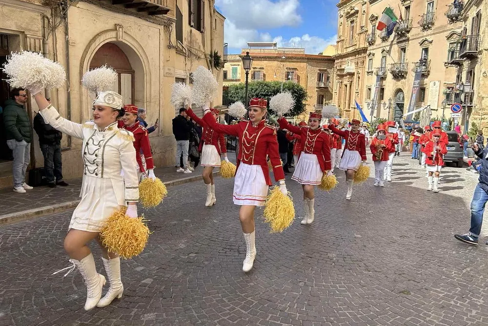 Gradska muzika i mažoretke otvorile festival na Siciliji