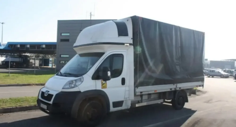 Kamion u kojem su se prebacivali migranti otkriven na granici BiH i Hrvatske