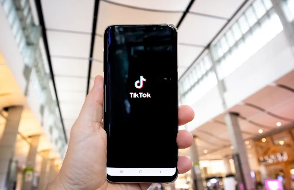 FOTO: Olivier Bergeron - Unsplash<br>TikTok