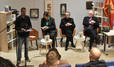 Analitički i iz vi&scaron;e uglova o pro&scaron;losti i sada&scaron;njosti