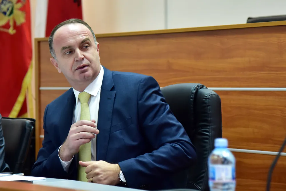 Đeljo&scaron;aj ponosan na navijače Dečića: Aplauzom odgovorili na uvrede na nacionalnoj osnovi