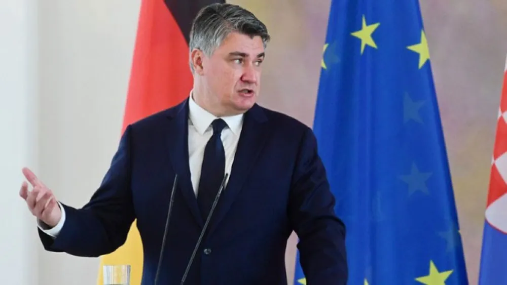 Milanović prozvao Plenkovića: Gotov je, ide u Brisel da naplaćuje ulaz u toalet